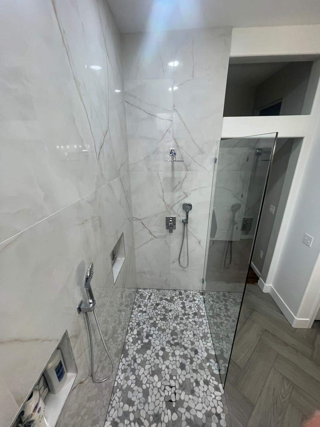 Freestanding tub